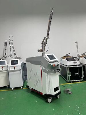 Max Power Cabon Peeling Laser Machine z 6 głowicami laserowymi 2700W Moc laserowa 532nm 1064nm 755nm 1320nm